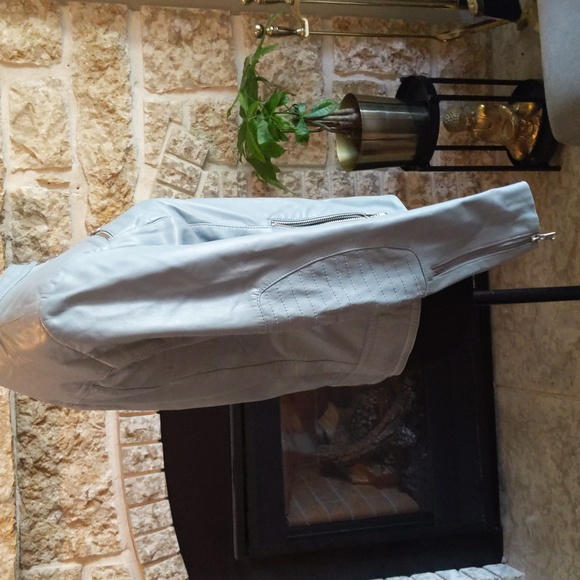 🍁Danier Leather Jacket - Picture 2 of 12